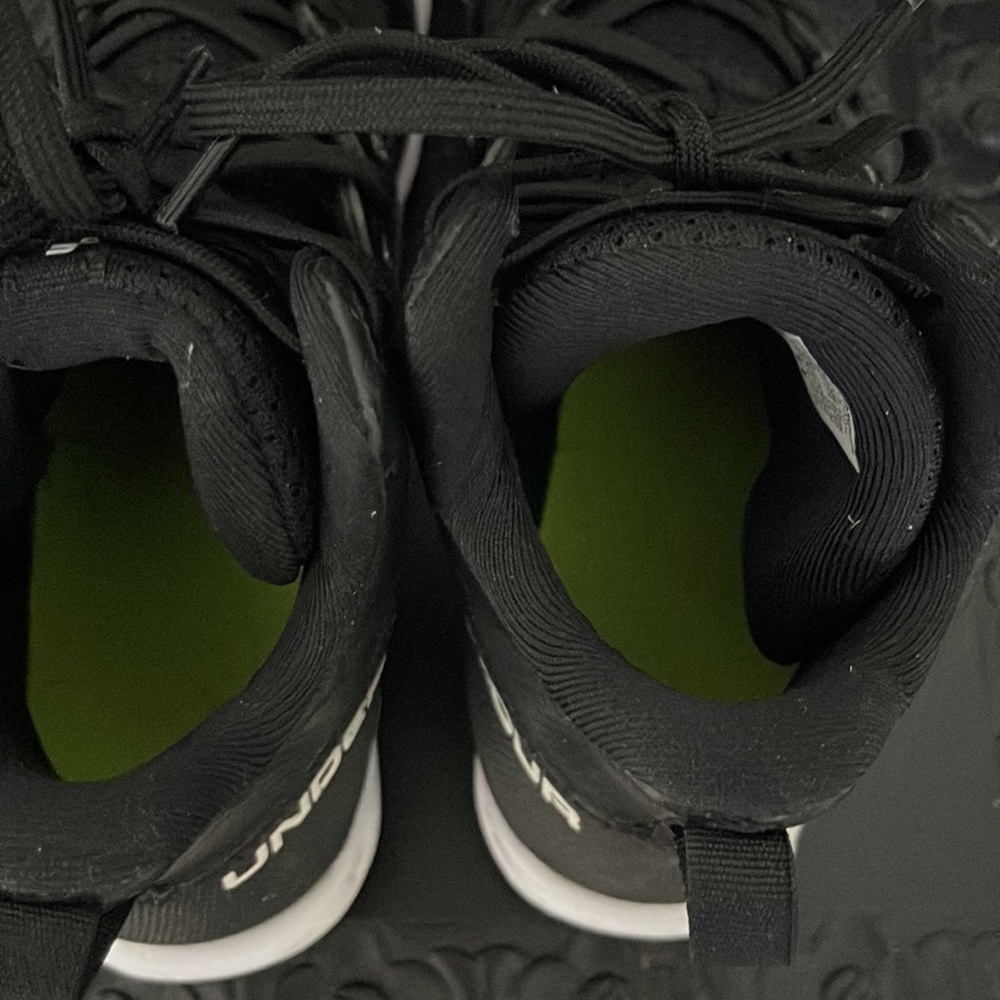 INDER ARMOUR BOYS ATHLETIC CLEATS - Picture 7 of 11